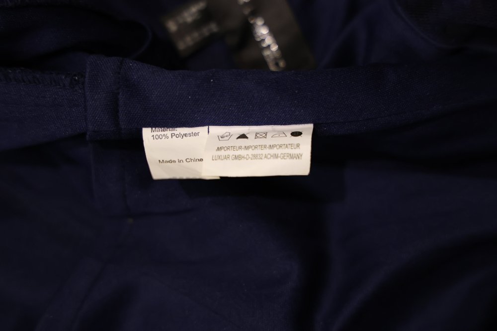 Second Hand hochgeschlossenes, figurbetontes Abendkleid mit schimmernder Bestickung, dunkelblau - Dein Kleiderladen
