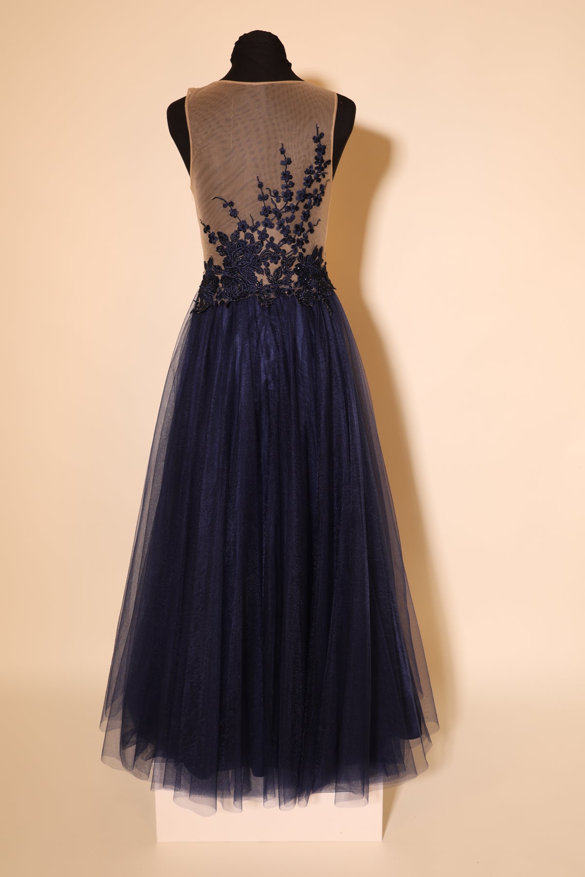 Second Hand langes Tüllkleid mit rankender Blumenspitze, dunkelblau