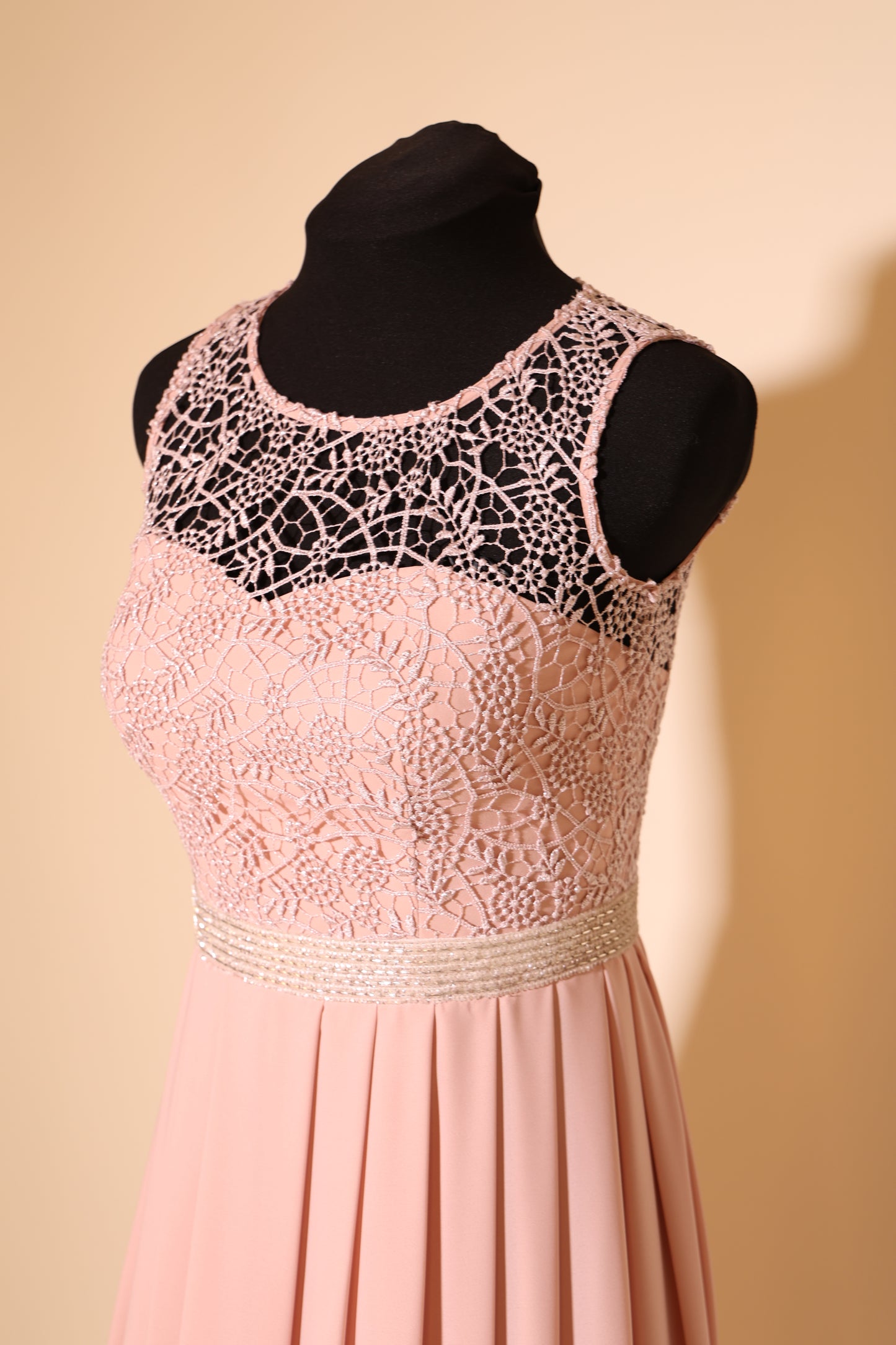 Second Hand hochgeschlossenes Chiffonkleid mit Glitzergürtel, rosa