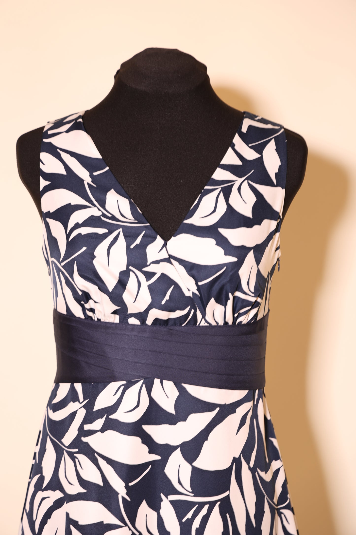 Second Hand kurzes Kleid mit floralem Muster, dunkelblau/weiß