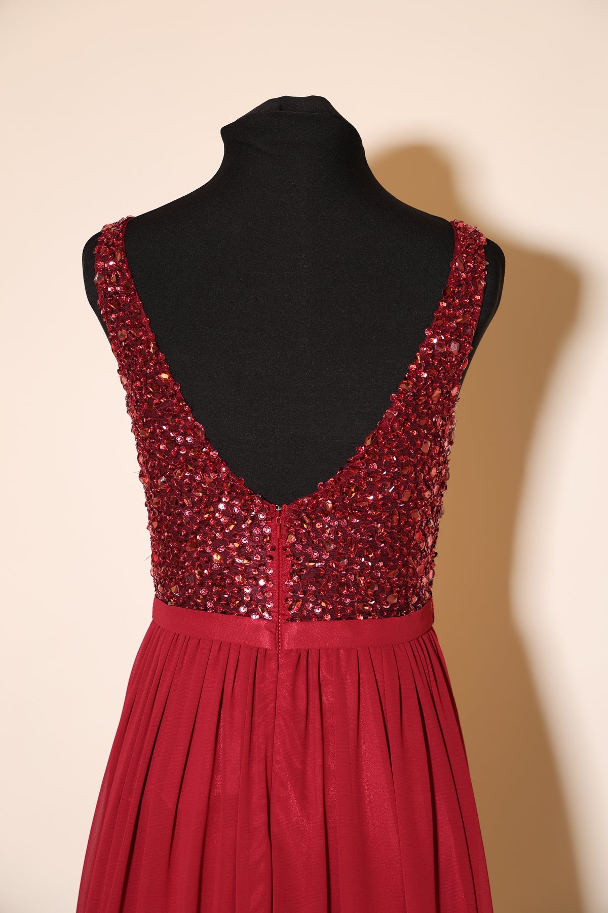 Second Hand Chiffonabendkleid mit funkelnden Glitzersteinen, dunkelrot