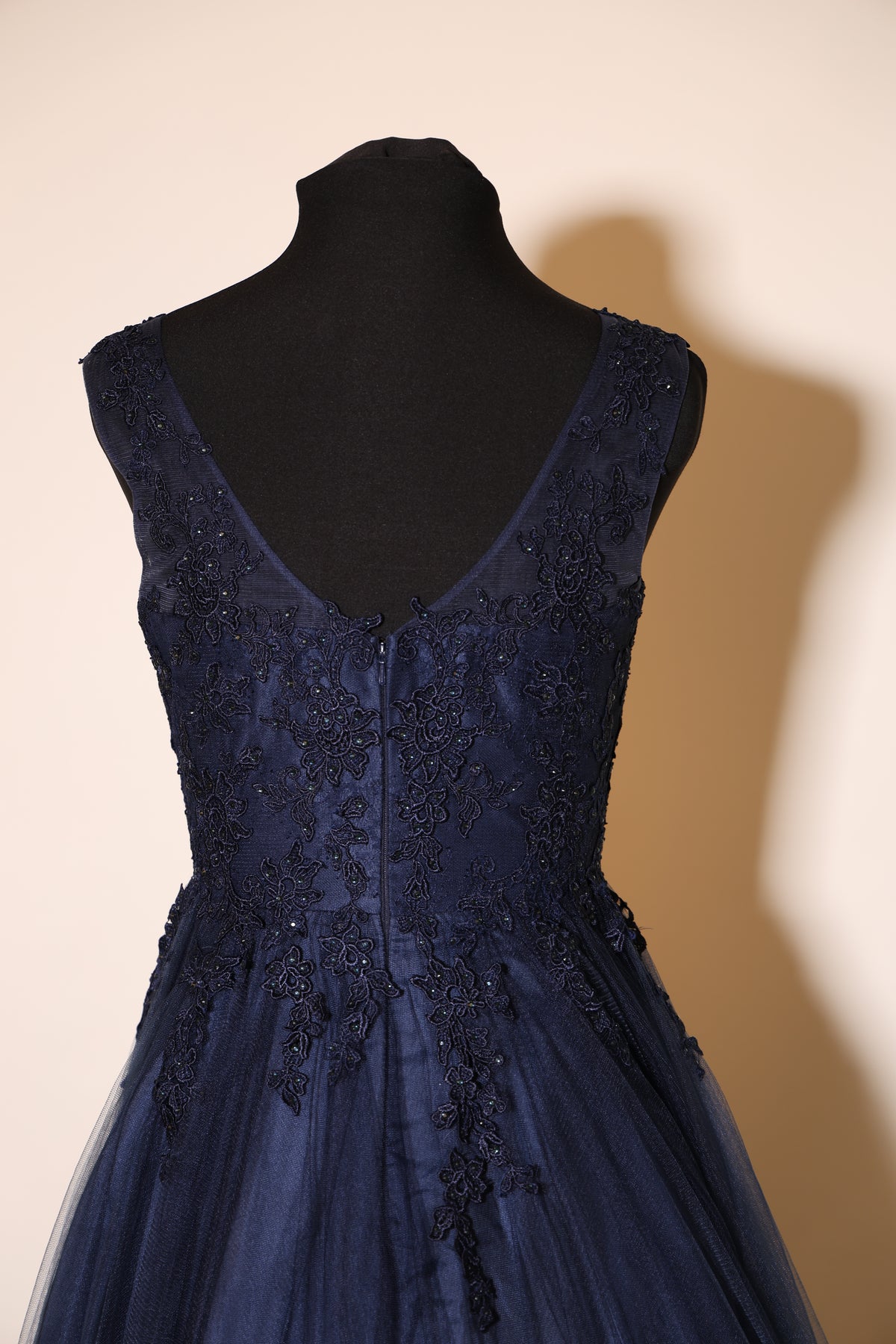 Second Hand elegantes Tüllabendkleid mit Spitze und ausgestelltem Rock, dunkelblau