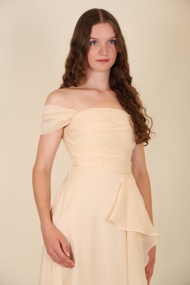 Abendkleid mit variablen Trägern, Volants und Schlitz, beige - Dein Kleiderladen
