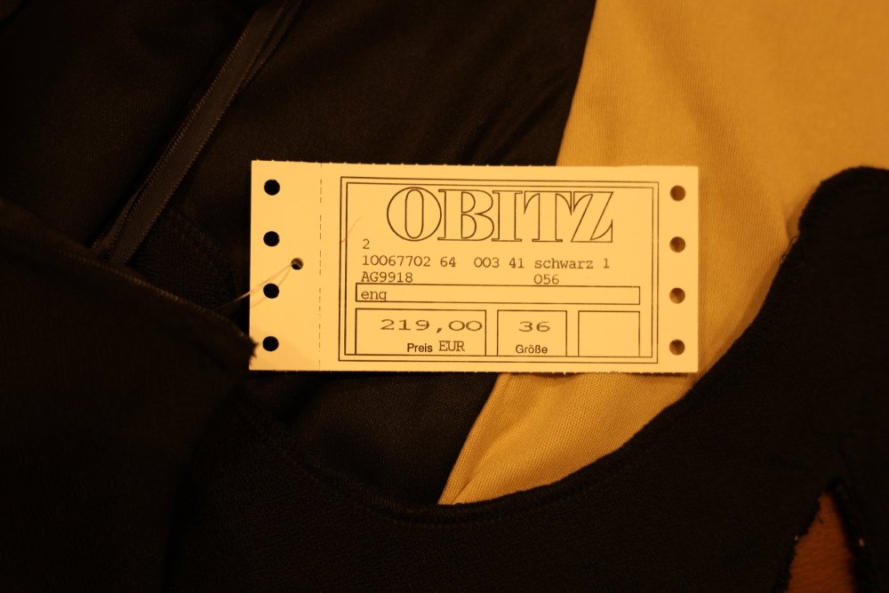 Enges Second Hand Etuikleid mit breiten Trägern, schwarz - Dein Kleiderladen