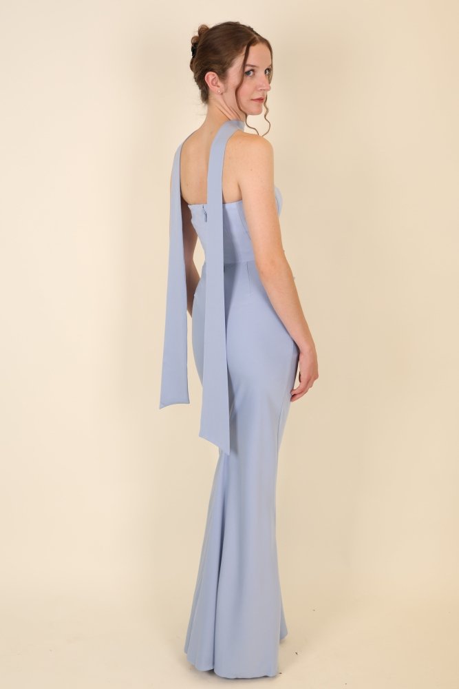 Figurbetontes Abendkleid mit Drapierung und Schal, hellblau - Dein Kleiderladen