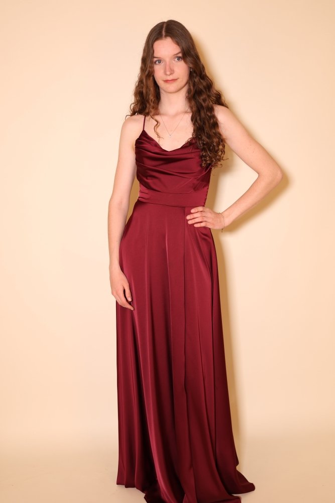 Langes Satin - Abendkleid mit Schlitz und Schnürung, dunkelrot - Dein Kleiderladen