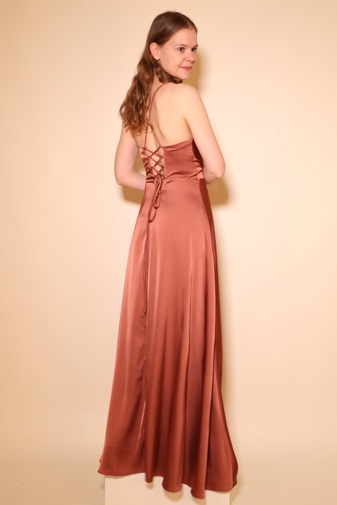 Langes Satin - Abendkleid mit Schlitz und Schnürung, terracotta - Dein Kleiderladen