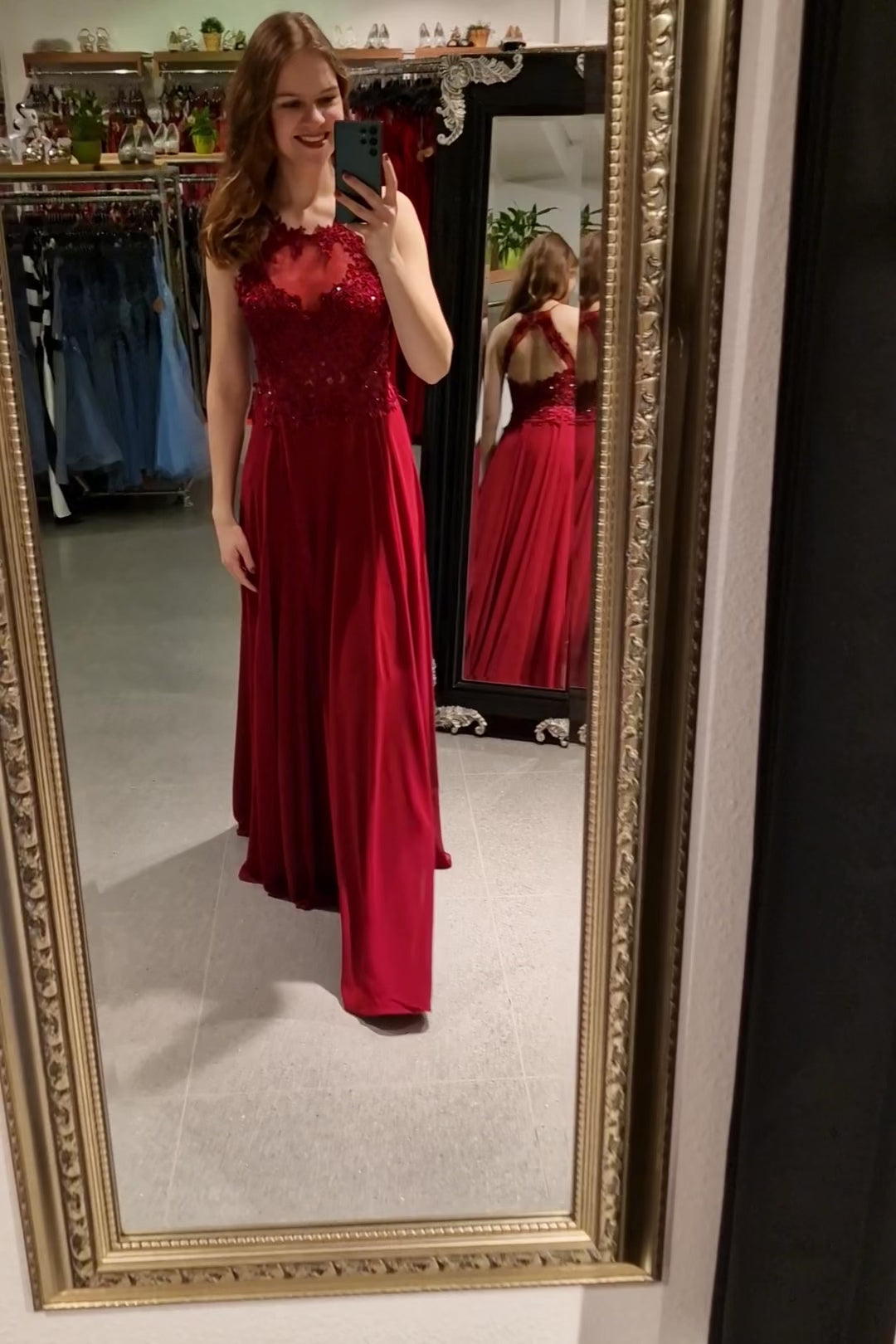 Abendkleid mit Spitzenoberteil, Neckholder & Schlitz, dunkelrot - Dein Kleiderladen
