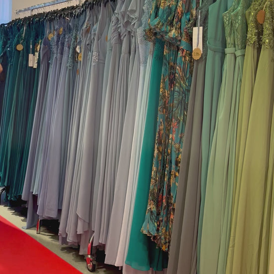Ballkleid - Satin mit Schnürung, Schlitz und Wasserfallausschnitt, gold - Dein Kleiderladen