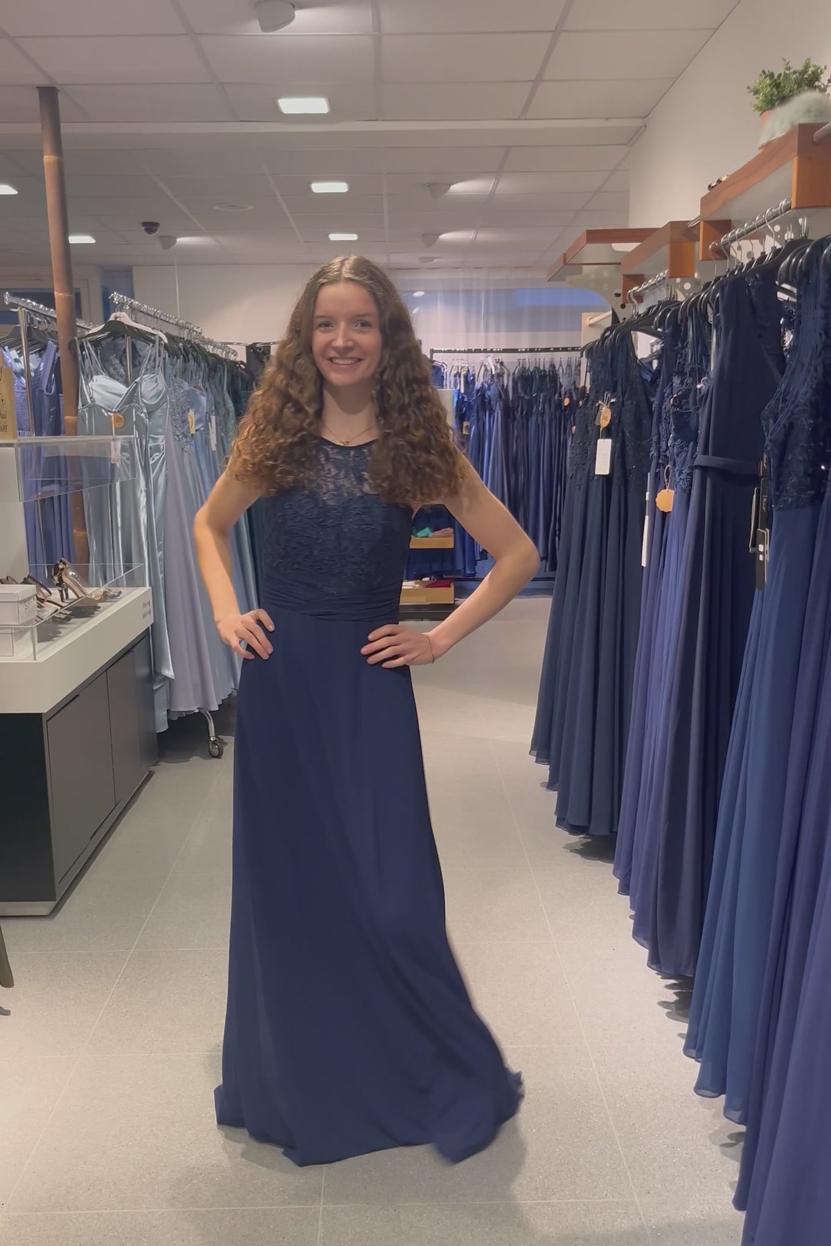 hochgeschlossenes Abendkleid mit Spitze, dunkelblau - Dein Kleiderladen