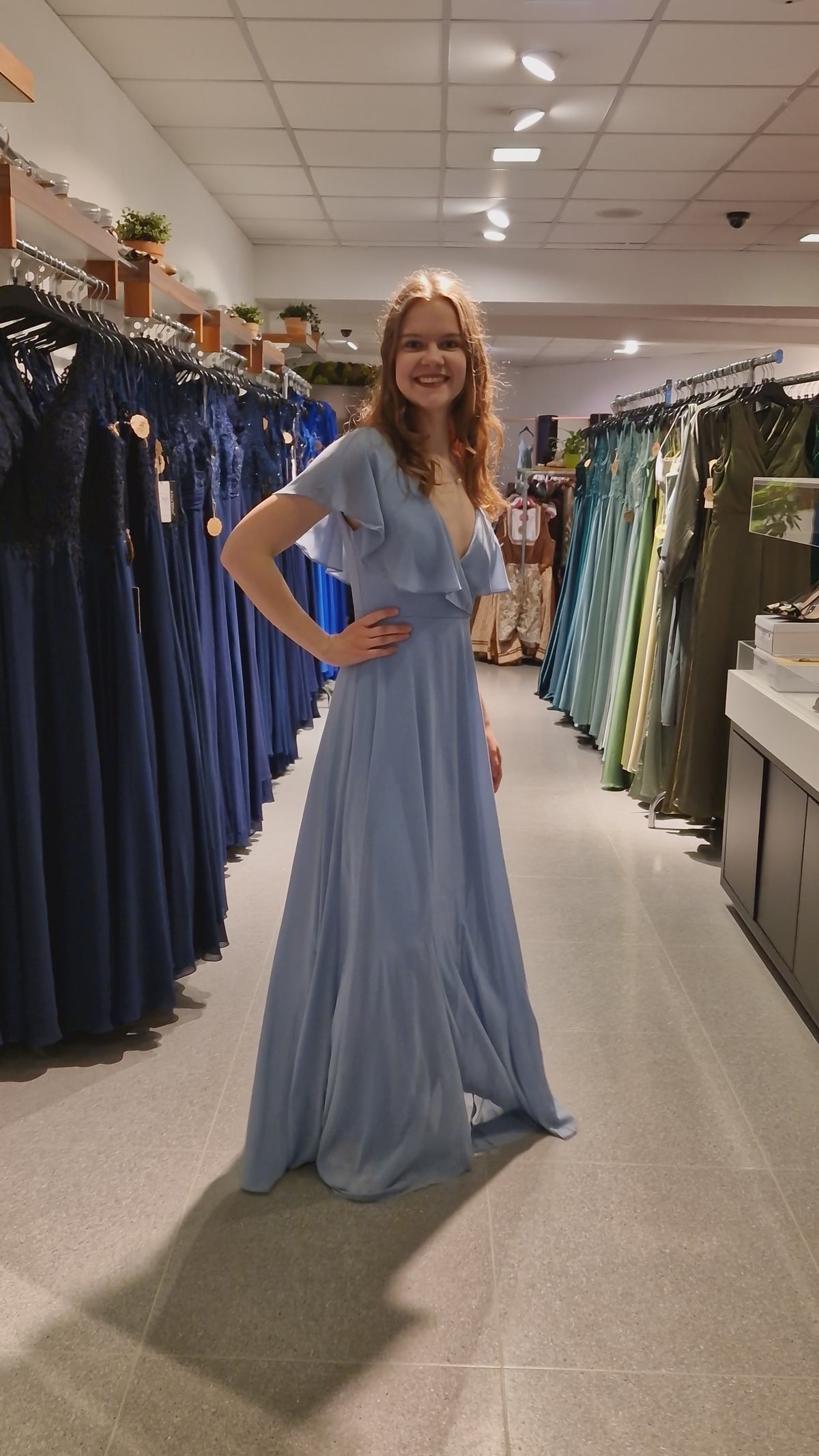 Chiffon - Abendkleid mit V - Ausschnitt & kurzen Ärmeln, hellblau - Dein Kleiderladen