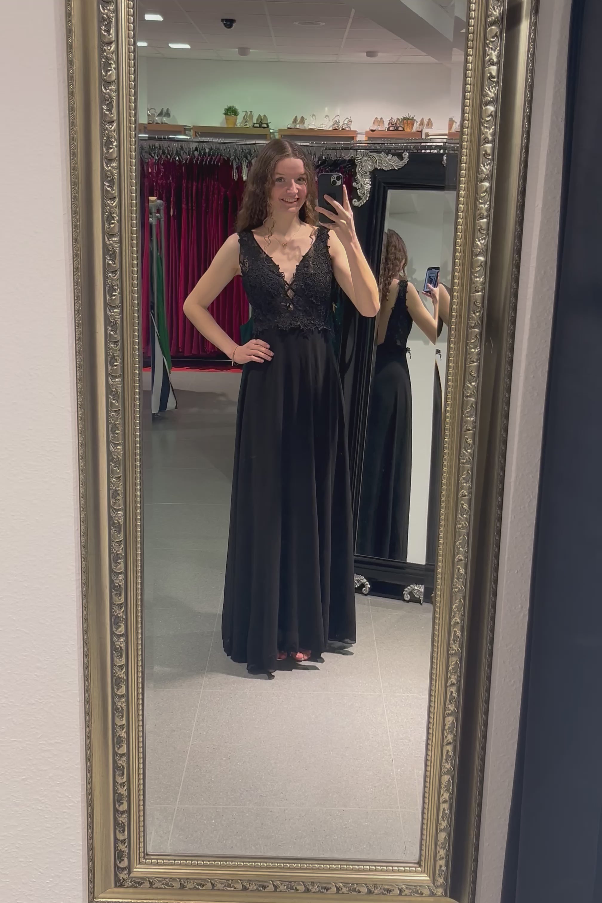 Festkleid mit angedeuteter Schnürung vorne, schwarz - Dein Kleiderladen