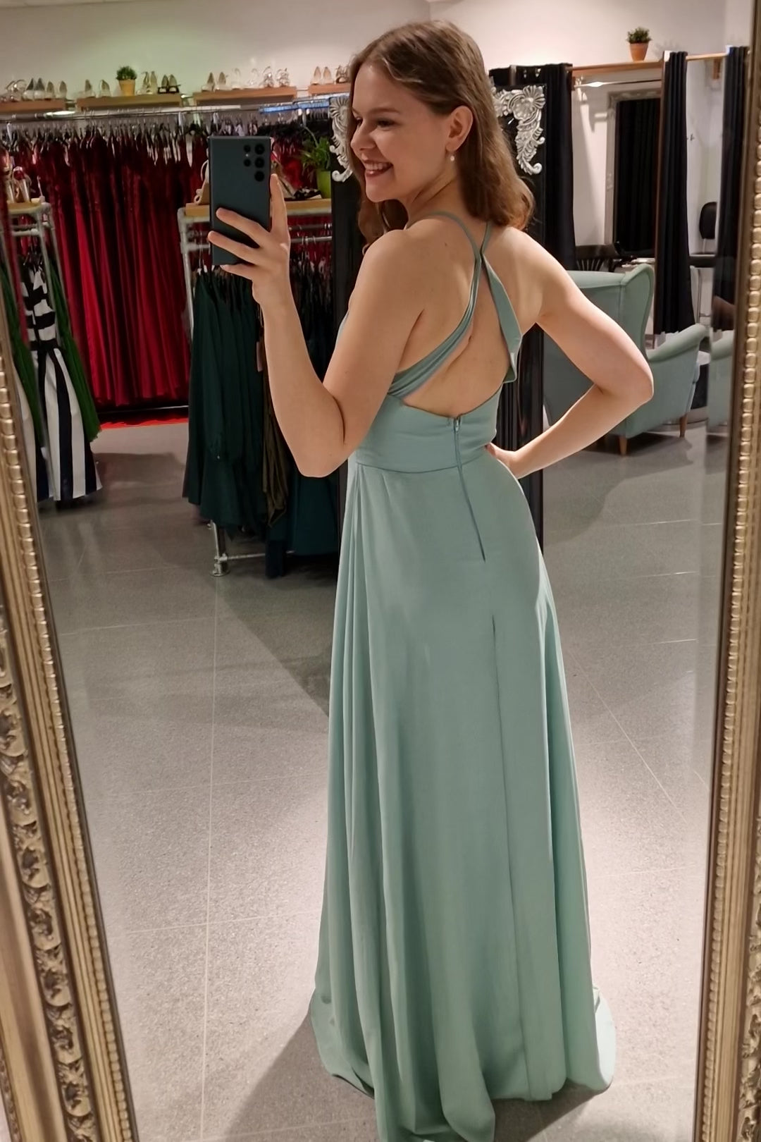 Schlichtes Chiffon - Abendkleid mit V - Ausschnitt & Schlitz, mint - Dein Kleiderladen