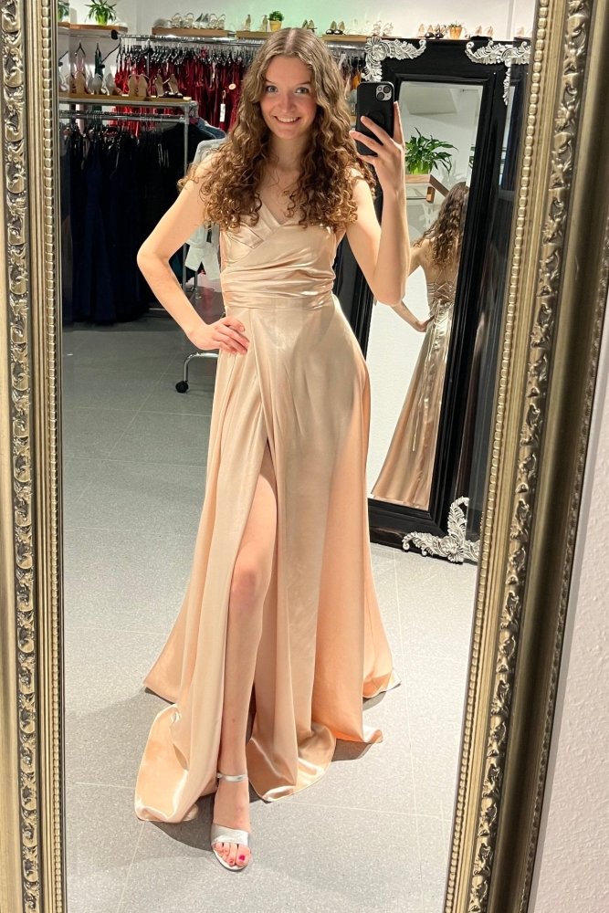 Satinkleid mit V - Ausschnitt, Schnürung und Schlitz, beige - Dein Kleiderladen