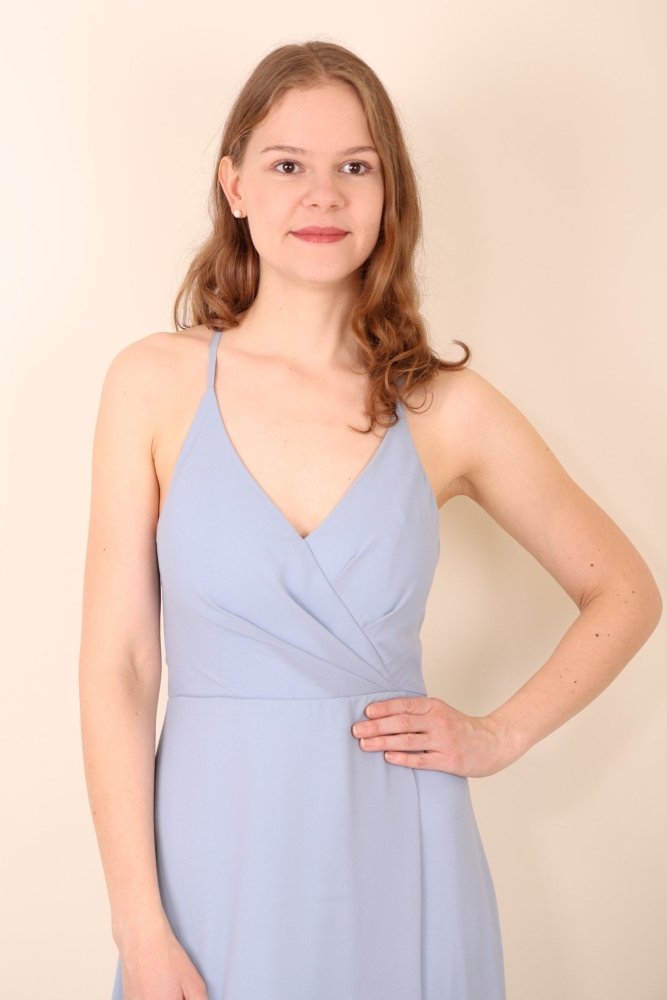 Schlichtes Chiffon - Abendkleid mit V - Ausschnitt & Schlitz, hellblau - Dein Kleiderladen