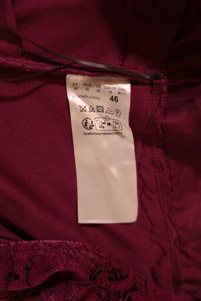 Second Hand Abendkleid mit Spitzenärmel und elegantem Überwurf, lila - Dein Kleiderladen
