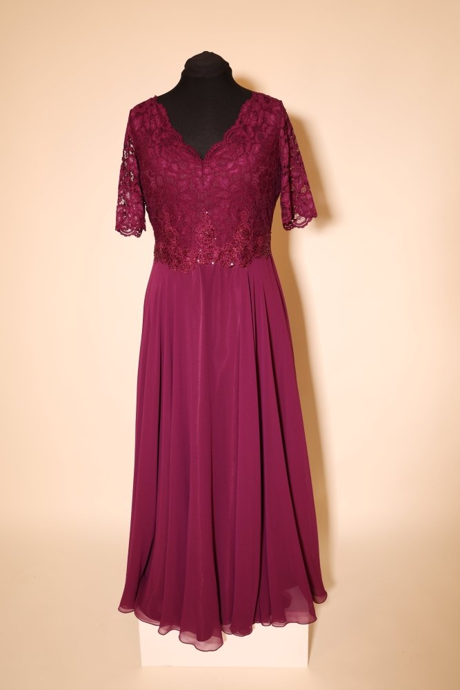 Second Hand Abendkleid mit Spitzenärmel und elegantem Überwurf, lila - Dein Kleiderladen
