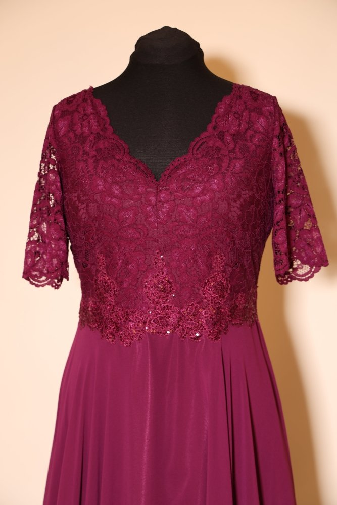 Second Hand Abendkleid mit Spitzenärmel und elegantem Überwurf, lila - Dein Kleiderladen