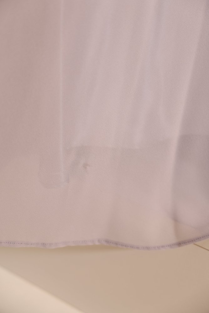 Second Hand Abendkleid mit tiefem Rückenausschnitt und verschnörkelter Spitze, hellgrau - Dein Kleiderladen