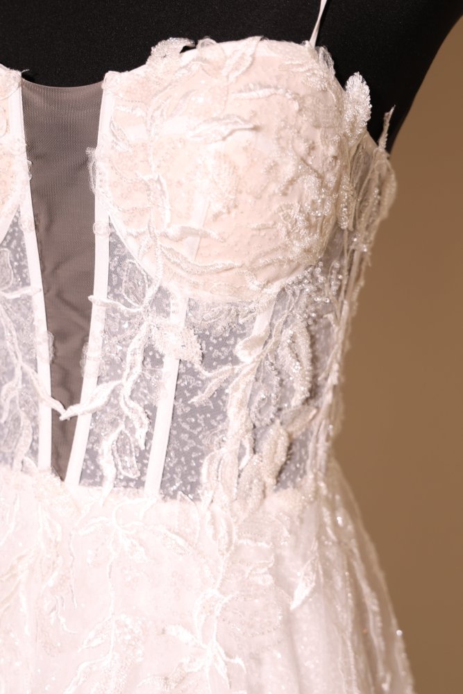 Second Hand Brautkleid mit Corsagen - Oberteil, Tüllärmeln und Glitzertüllrock, ivory - Dein Kleiderladen