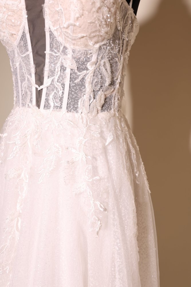 Second Hand Brautkleid mit Corsagen - Oberteil, Tüllärmeln und Glitzertüllrock, ivory - Dein Kleiderladen
