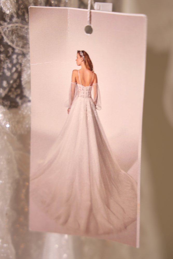 Second Hand Brautkleid mit Corsagen - Oberteil, Tüllärmeln und Glitzertüllrock, ivory - Dein Kleiderladen