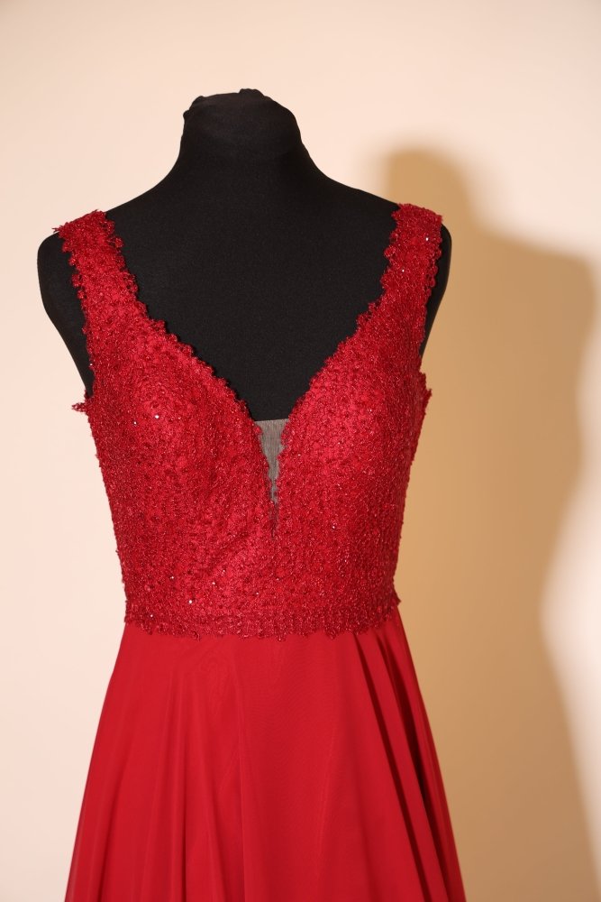 Second Hand Chiffonkleid mit fein besticktem Oberteil und V-Ausschnitt, rot - Dein Kleiderladen