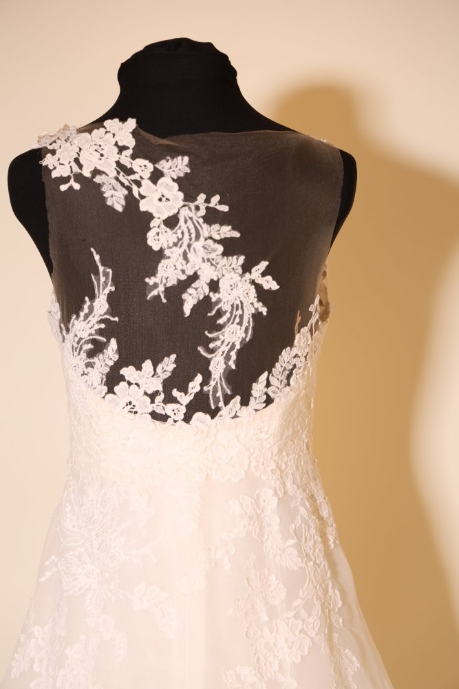 Second Hand elegantes Brautkleid mit Spitze und langer Schleppe, ivory - Dein Kleiderladen