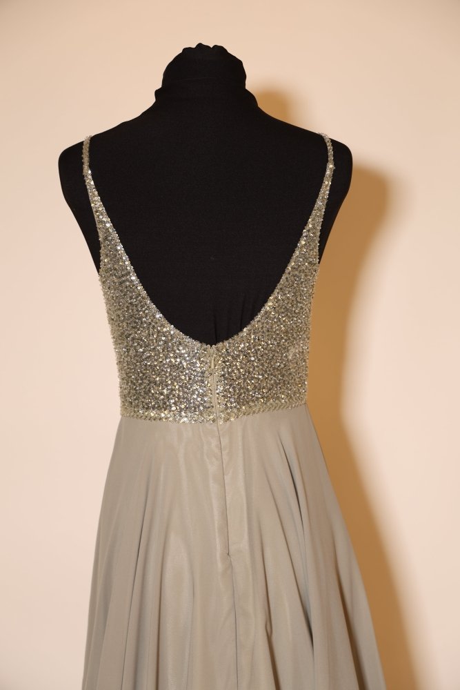 Second Hand elegantes Chiffonkleid mit Glitzeroberteil, oliv - Dein Kleiderladen