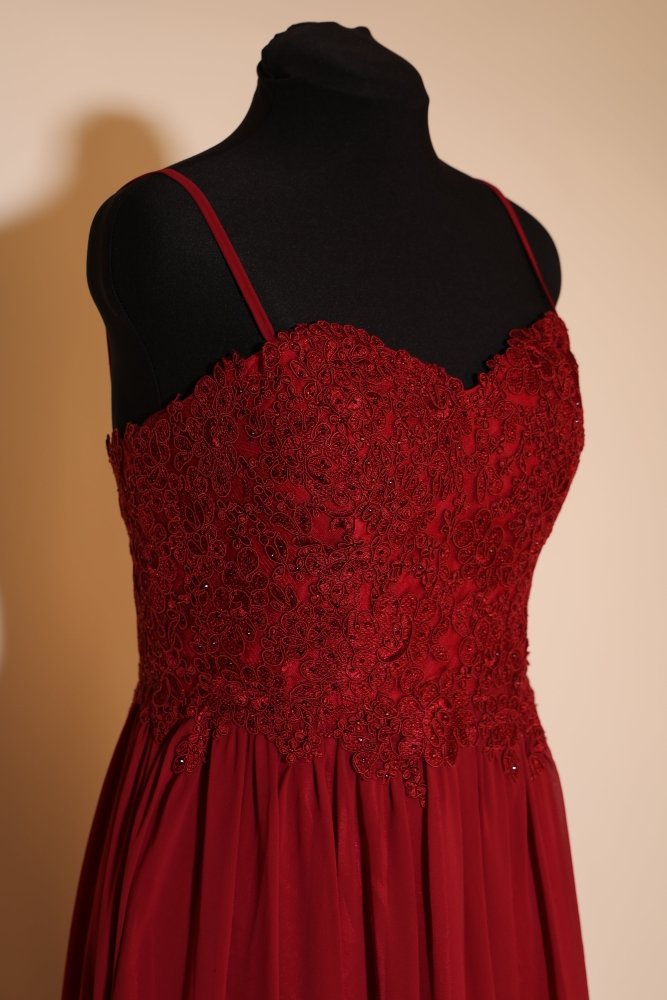 Second Hand elegantes Chiffonkleid mit Spitze und Herzausschnitt, dunkelrot - Dein Kleiderladen