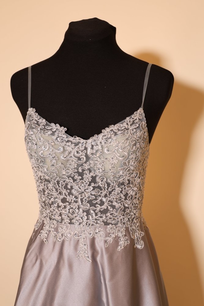 Second Hand elegantes Satinkleid mit Spitze, grau - Dein Kleiderladen