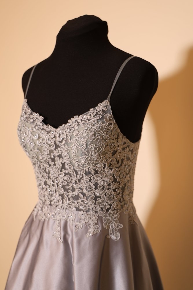 Second Hand elegantes Satinkleid mit Spitze, grau - Dein Kleiderladen