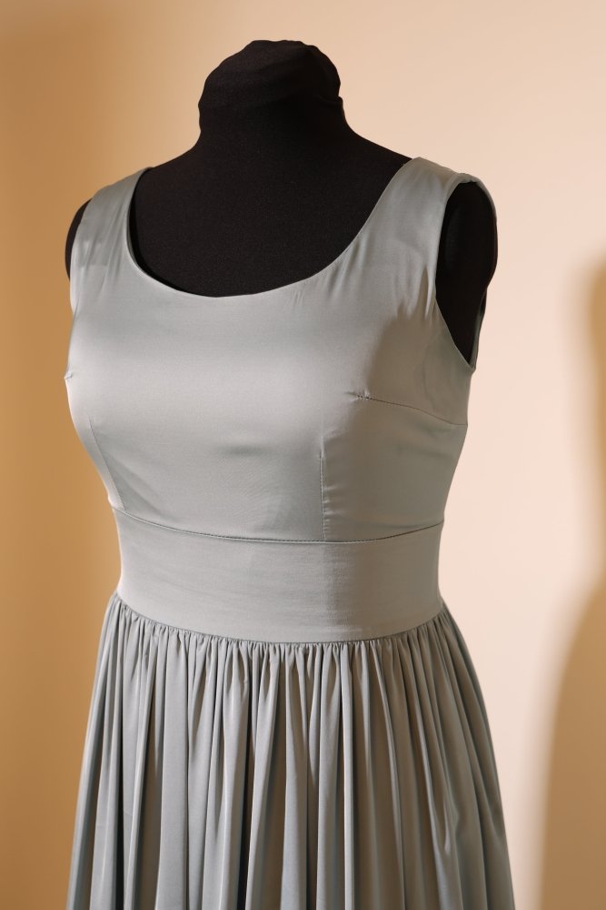 Second Hand elegantes Satinkleid mit Spitzenüberwurf, ozeanwelle - Dein Kleiderladen