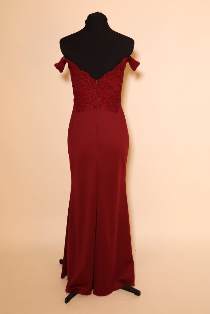 Second Hand enges Abendkleid mit Off - Shoulder Trägern und Spitze, dunkelrot - Dein Kleiderladen