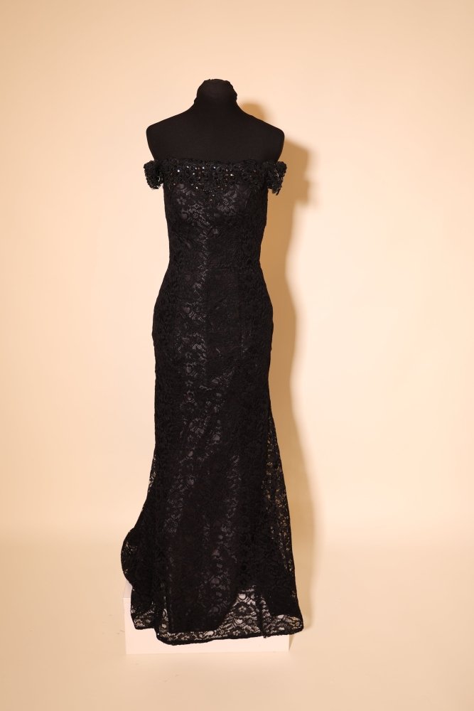 Second Hand figurbetontes Off - Shoulderkleid mit Schnürung und Spitze, schwarz - Dein Kleiderladen