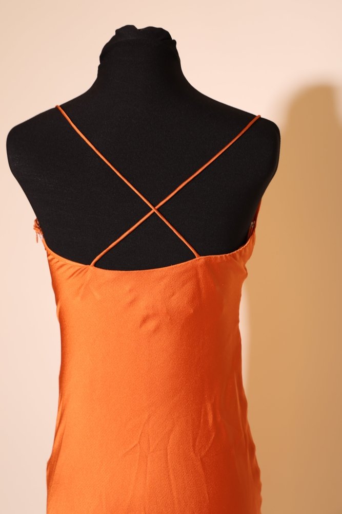 Second Hand figurbetontes, schlichtes Satinkleid mit Wasserfallausschnitt, orange - Dein Kleiderladen