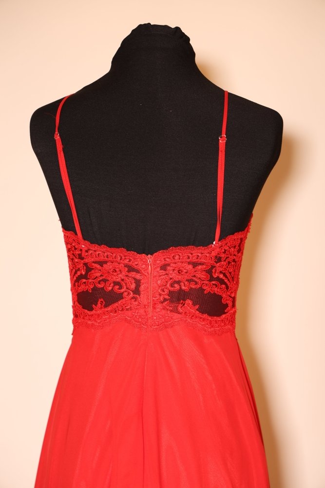 Second Hand hochgeschlossenes Abendkleid mit geradem Rückenausschnitt, rot - Dein Kleiderladen