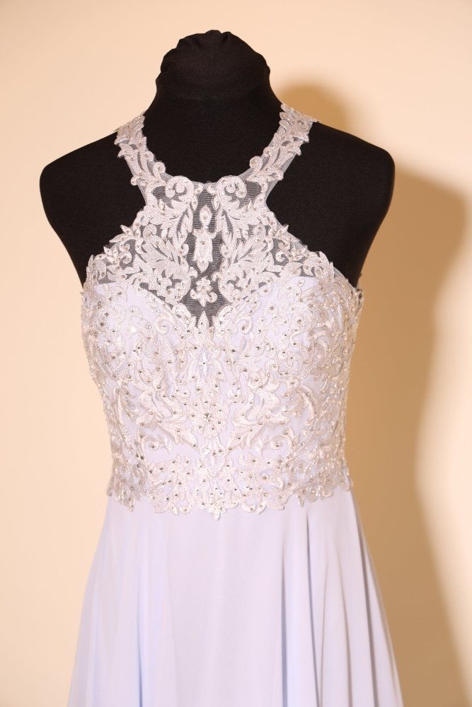 Second Hand hochgeschlossenes Chiffonkleid mit Rundrückenausschnitt, hellblau - Dein Kleiderladen
