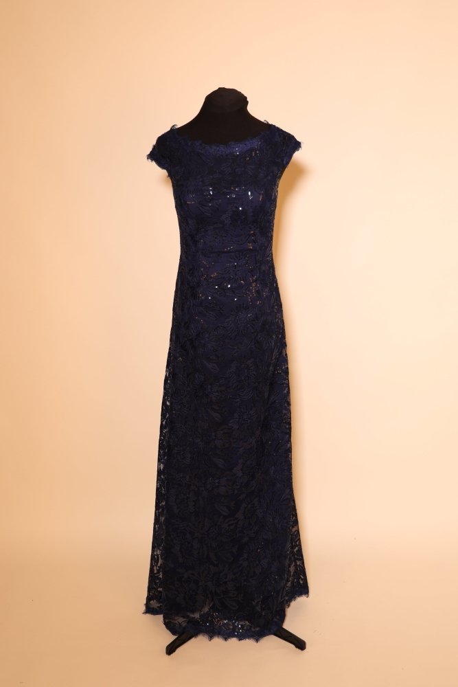 Second Hand hochgeschlossenes, figurbetontes Abendkleid mit schimmernder Bestickung, dunkelblau - Dein Kleiderladen