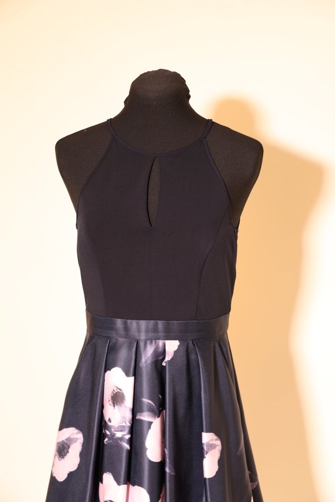 Second Hand kurzes Abendkleid mit elegantem Blumenmuster, dunkelblau - Dein Kleiderladen