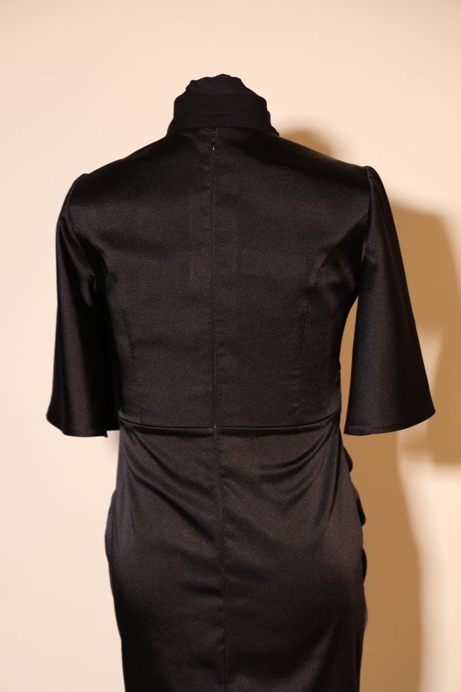 Second Hand Midi - Satinkleid mit eleganten Raffungen, schwarz - Dein Kleiderladen