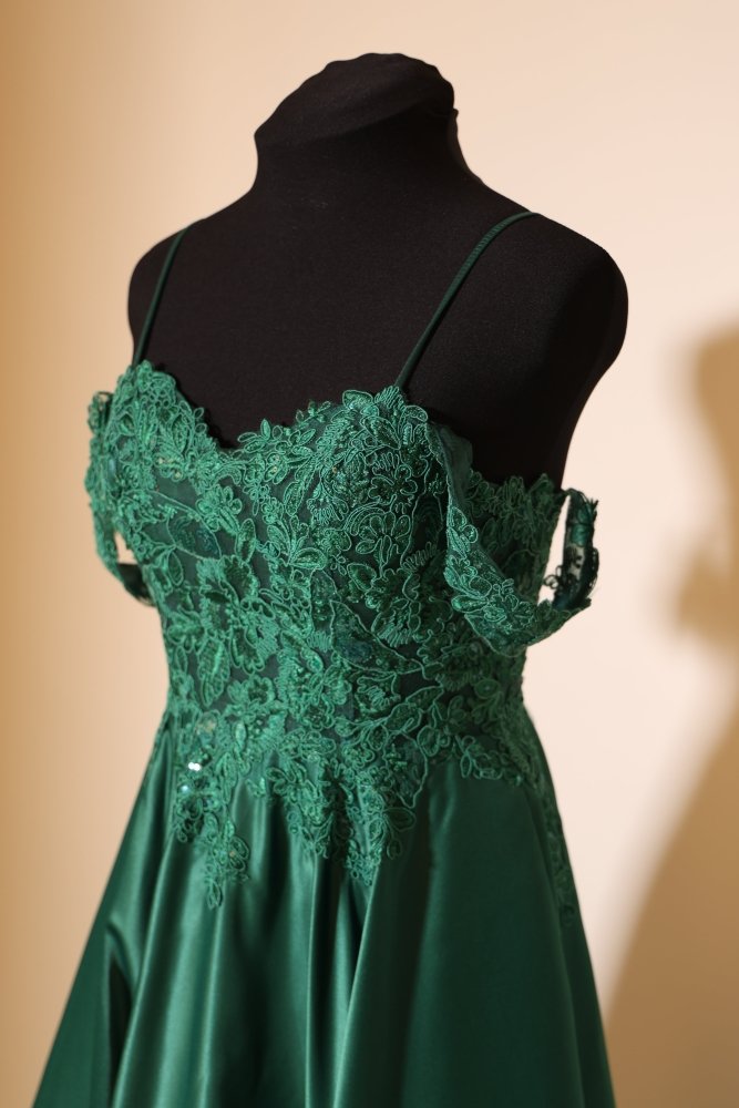 Second Hand Off-shoulder Satinkleid mit Spitze und Schnürung, grün - Dein Kleiderladen