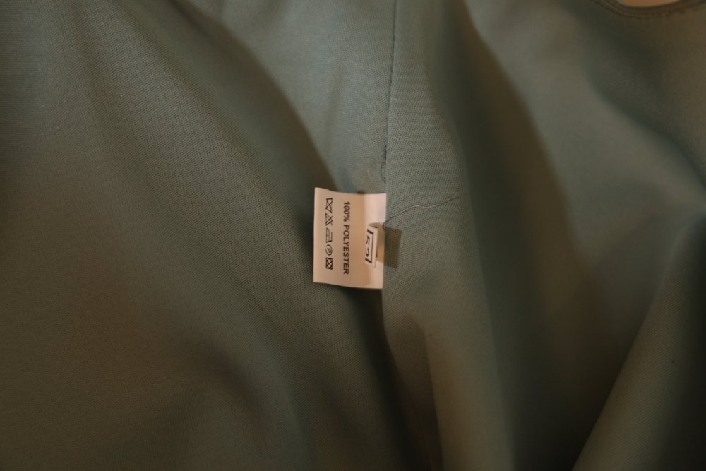 Second Hand schlichtes Satinkleid mit Raffungen und V-Ausschnitt, ozeanwelle - Dein Kleiderladen