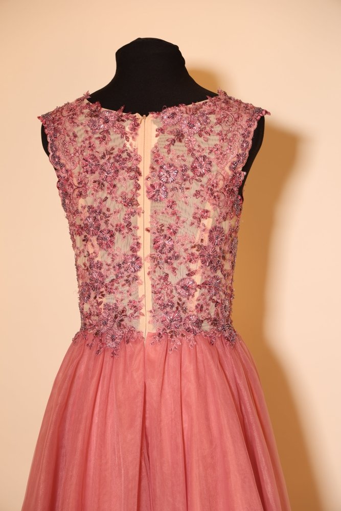 Second Hand Tüllkleid mit besonderen Blumenstickereien, rosa - Dein Kleiderladen