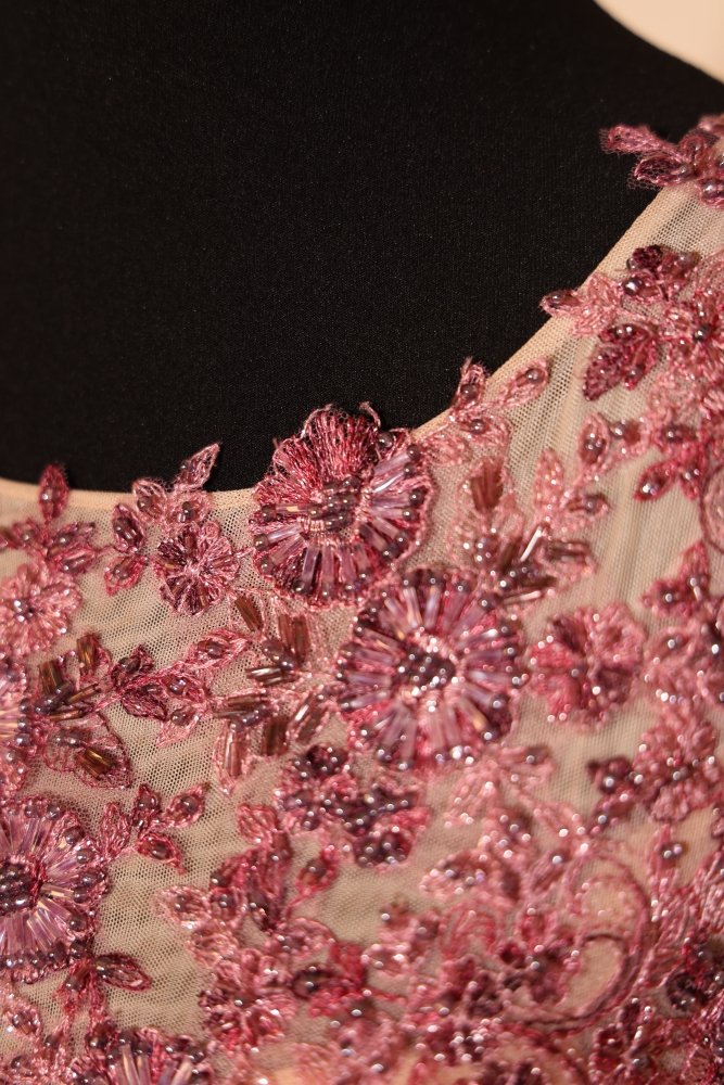 Second Hand Tüllkleid mit besonderen Blumenstickereien, rosa - Dein Kleiderladen