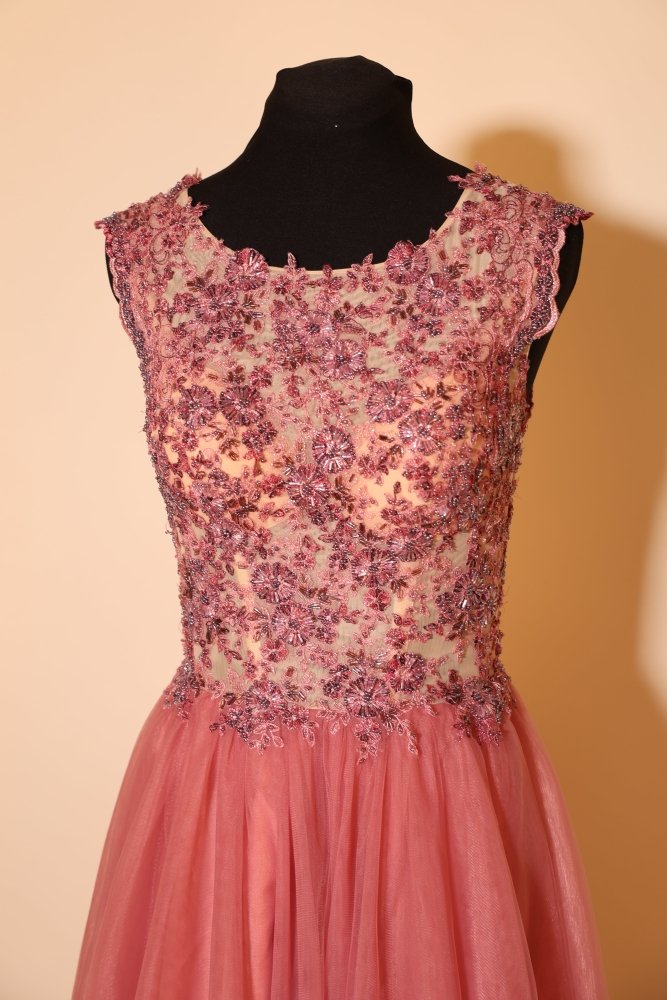 Second Hand Tüllkleid mit besonderen Blumenstickereien, rosa - Dein Kleiderladen