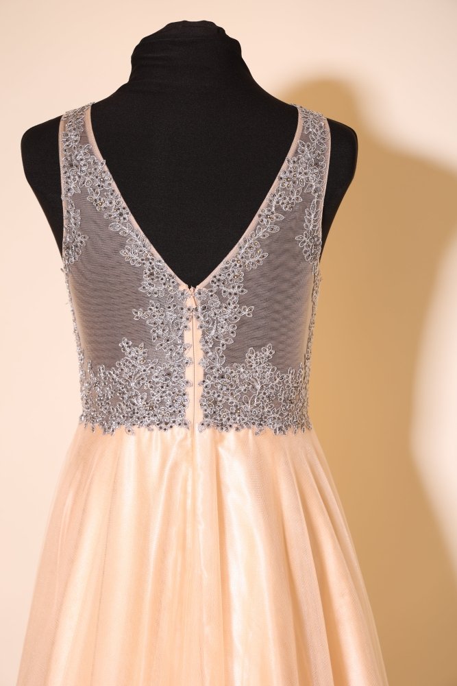Second Hand Tüllkleid mit silberner Bestickung und V-Ausschnitt, champagner - Dein Kleiderladen