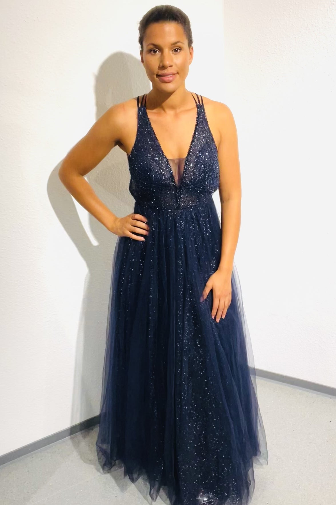 Langes Tüllkleid mit schimmerndem Unterstoff, marineblau - Dein Kleiderladen