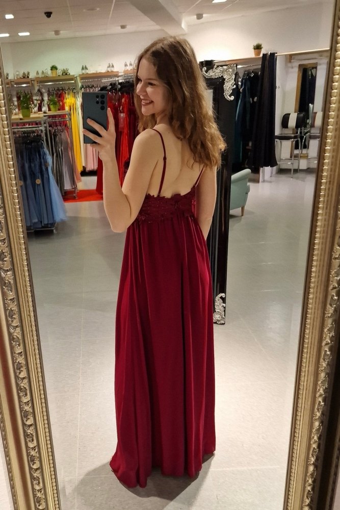 Ballkleid mit V - Ausschnitt, floraler Spitze & seitlichem Schlitz, dunkelrot - Dein Kleiderladen