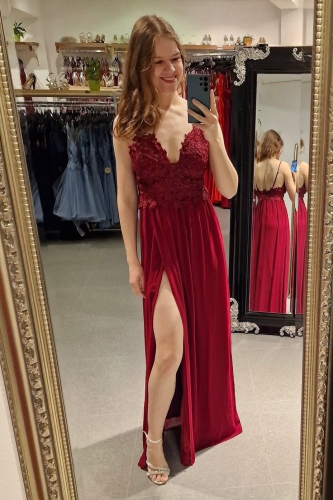 Ballkleid mit V - Ausschnitt, floraler Spitze & seitlichem Schlitz, dunkelrot - Dein Kleiderladen